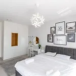 Caesar Cliff Apartment