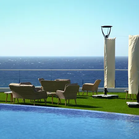 Caesar Cliff * Trikomo