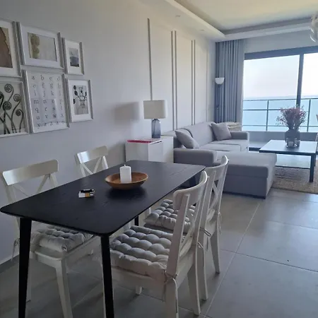 Caesar Cliff Apartment