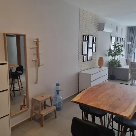Caesar Cliff Apartment