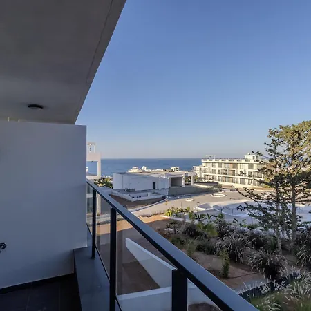 Caesar Cliff Apartment