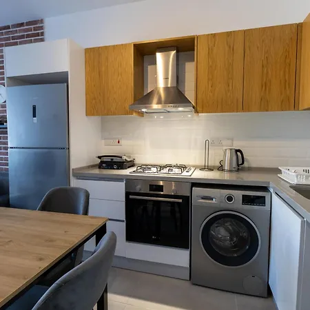 Caesar Cliff Apartment