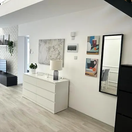 Caesar Cliff Apartment