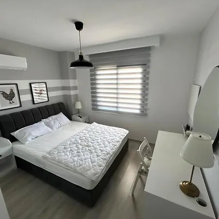 Caesar Cliff Apartamento Trikomo
