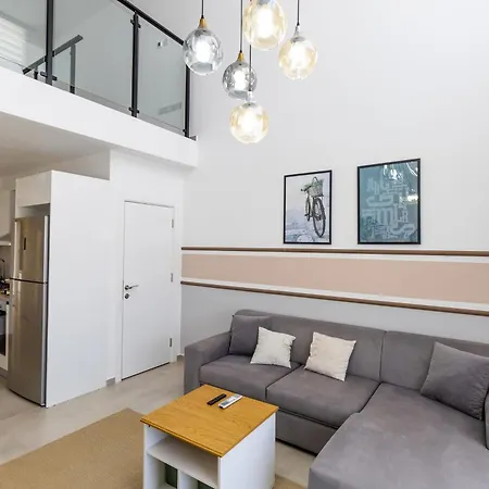 Caesar Cliff Apartment