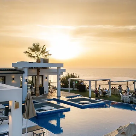 Caesar Cliff Apartment Trikomo