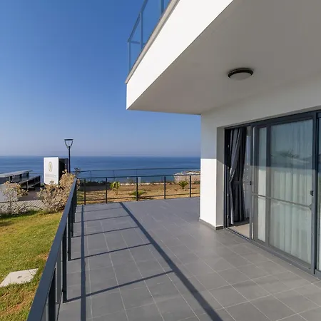 Caesar Cliff Apartment Trikomo
