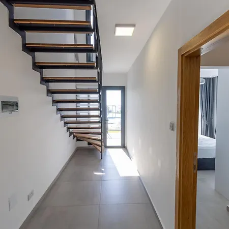 Caesar Cliff Apartment
