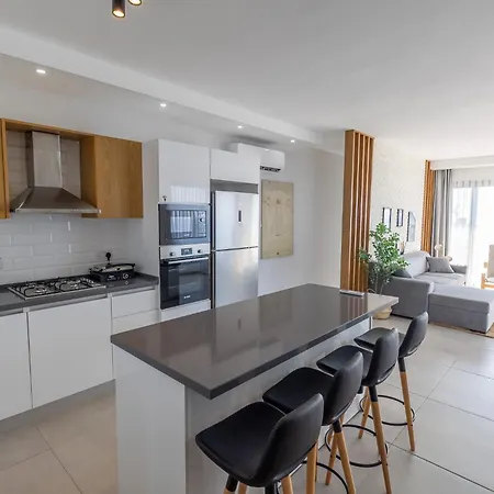 Caesar Cliff Apartment *