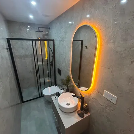 Caesar Cliff Apartamento Trikomo