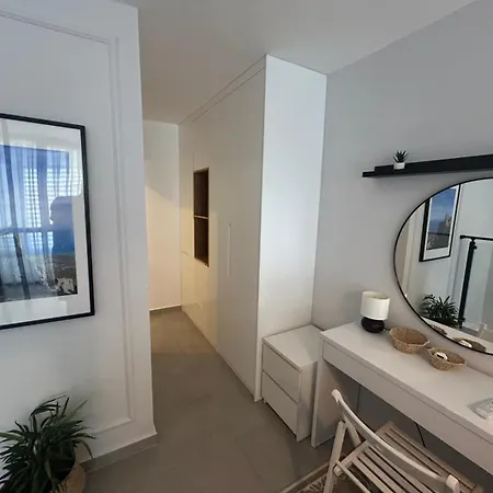 Caesar Cliff Apartment
